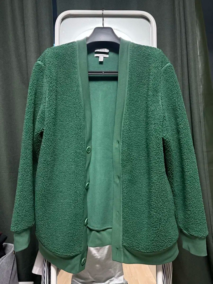 コス　COS カーディガン　厚手 OVERSIZED V-NECK CARDIGAN オーバーサイズVネックカーディガン