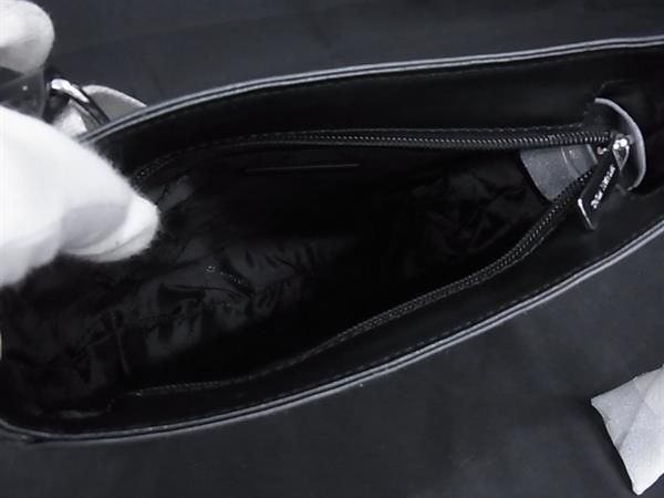 ブラック系×シルバー系