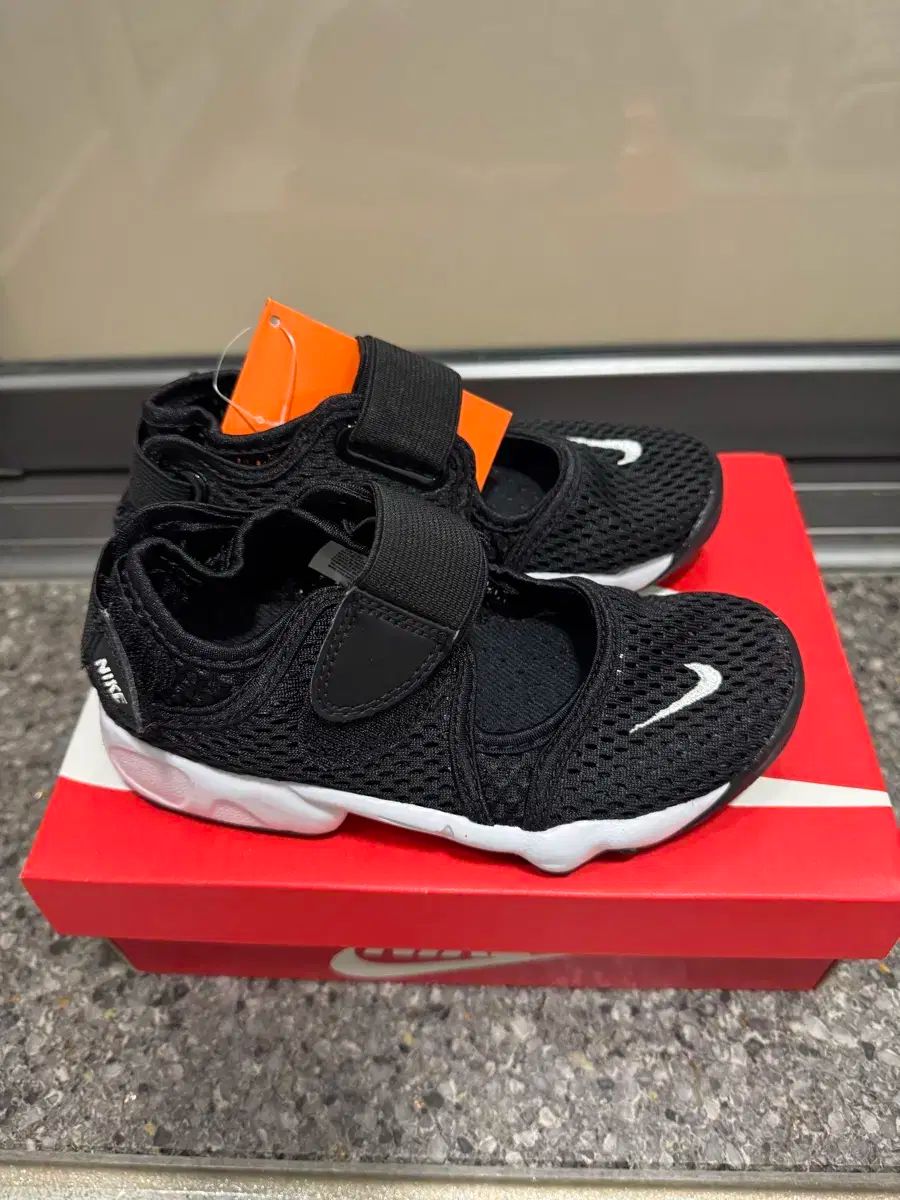 NIKE ナイキ 空輸 190