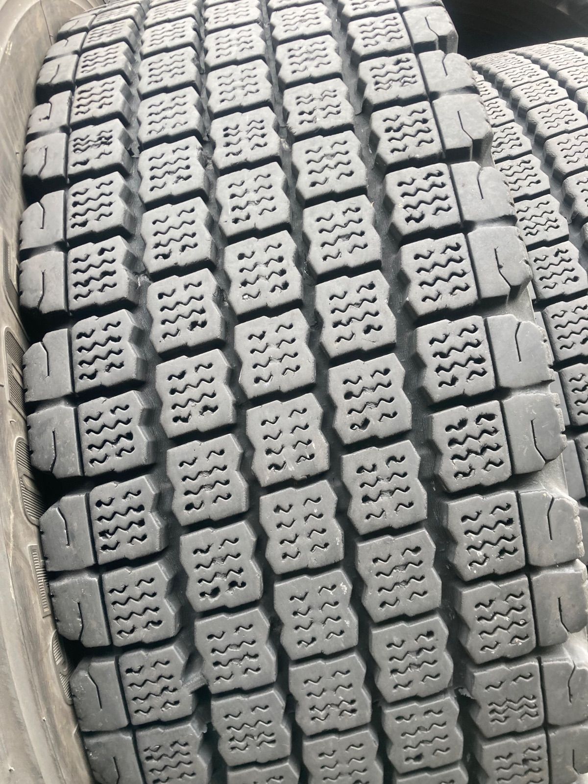 245|70R19.5