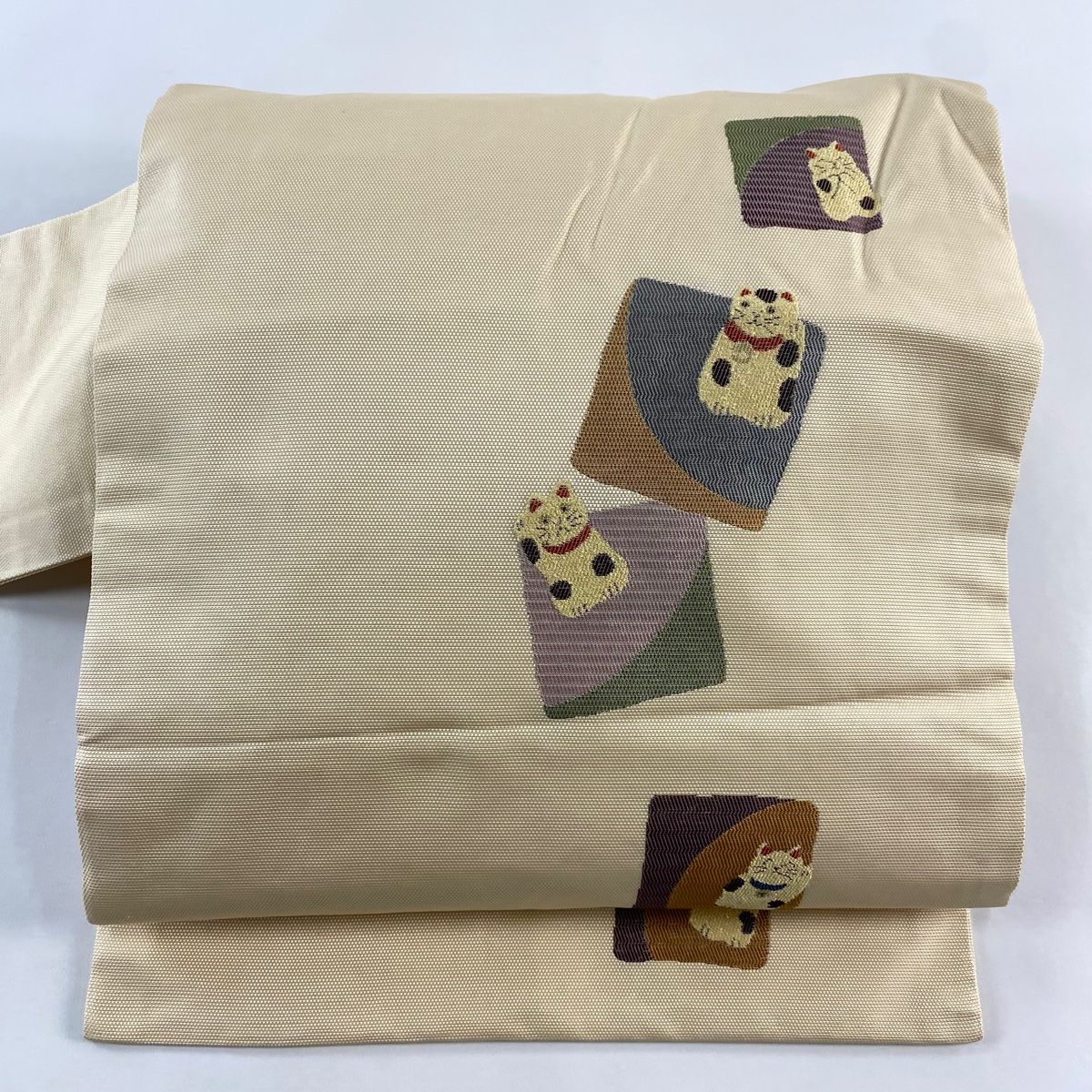 名古屋帯 秀品 草木染 招き猫 色紙 箔 ベージュ 正絹