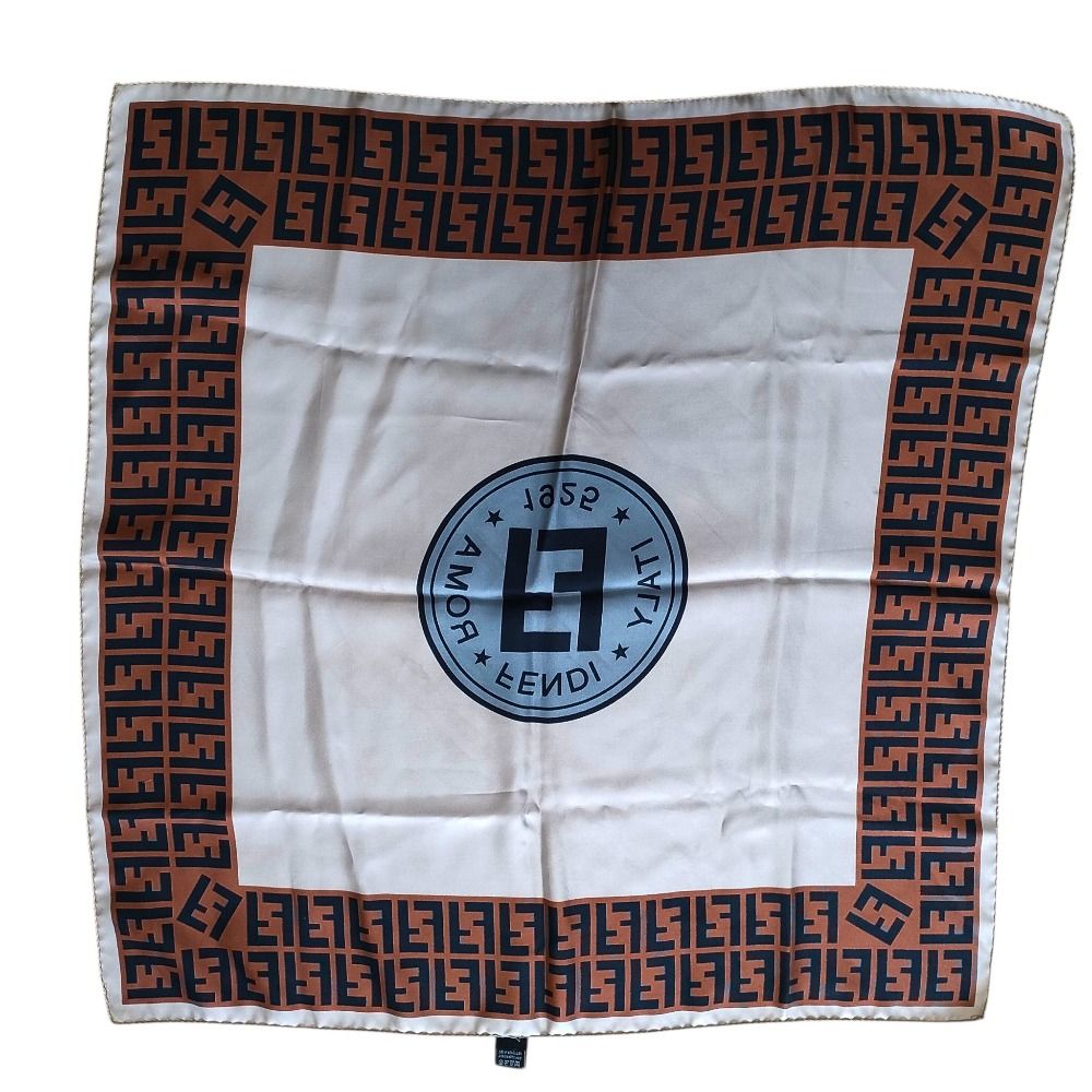 良品 FENDI フェンディ シルク100％ ズッカ柄 FFロゴ 大判 バンダナ