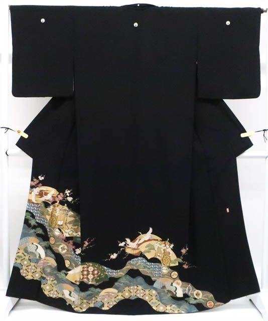 黒留袖 五つ紋 金駒刺繍 吉祥文 落款入 比翼仕立て 着物 身丈約165cm 裄丈約65.5cm 25z10-5908 一輝堂】黒留袖 五つ紋 金駒刺繍 吉祥文 落款入 比翼仕立て 着物 身丈