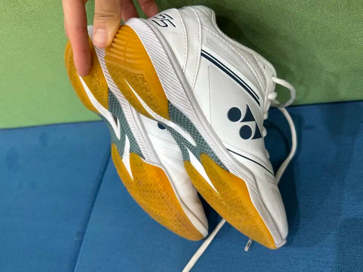 ヨネックス ( YONEX ) 65Z4 バドミントンシューズ 240 - メルカリ
