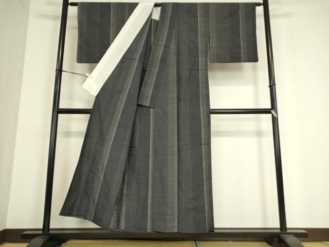 平和屋着物▽上質な紬　単衣　十字絣　黒地　正絹　逸品　DAAT9259az 平和屋着物▽上質な紬 単衣 十字絣 黒地 正絹 逸品 DAAT9259az - メルカリ