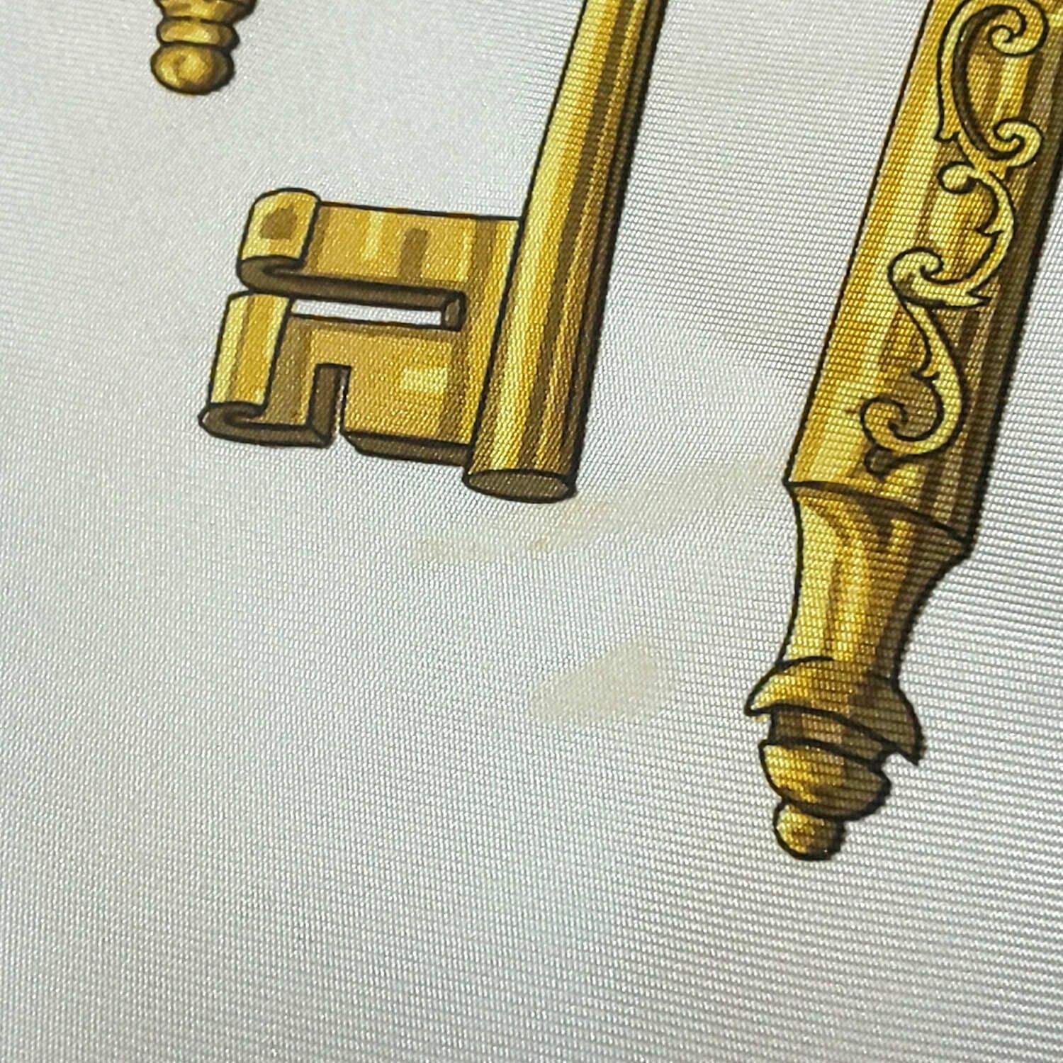 HERMÈS 鍵モチーフ スカーフ 90cm Amazon | [エルメス] カレ90 LES CLES 鍵柄 カレ90 スカーフ