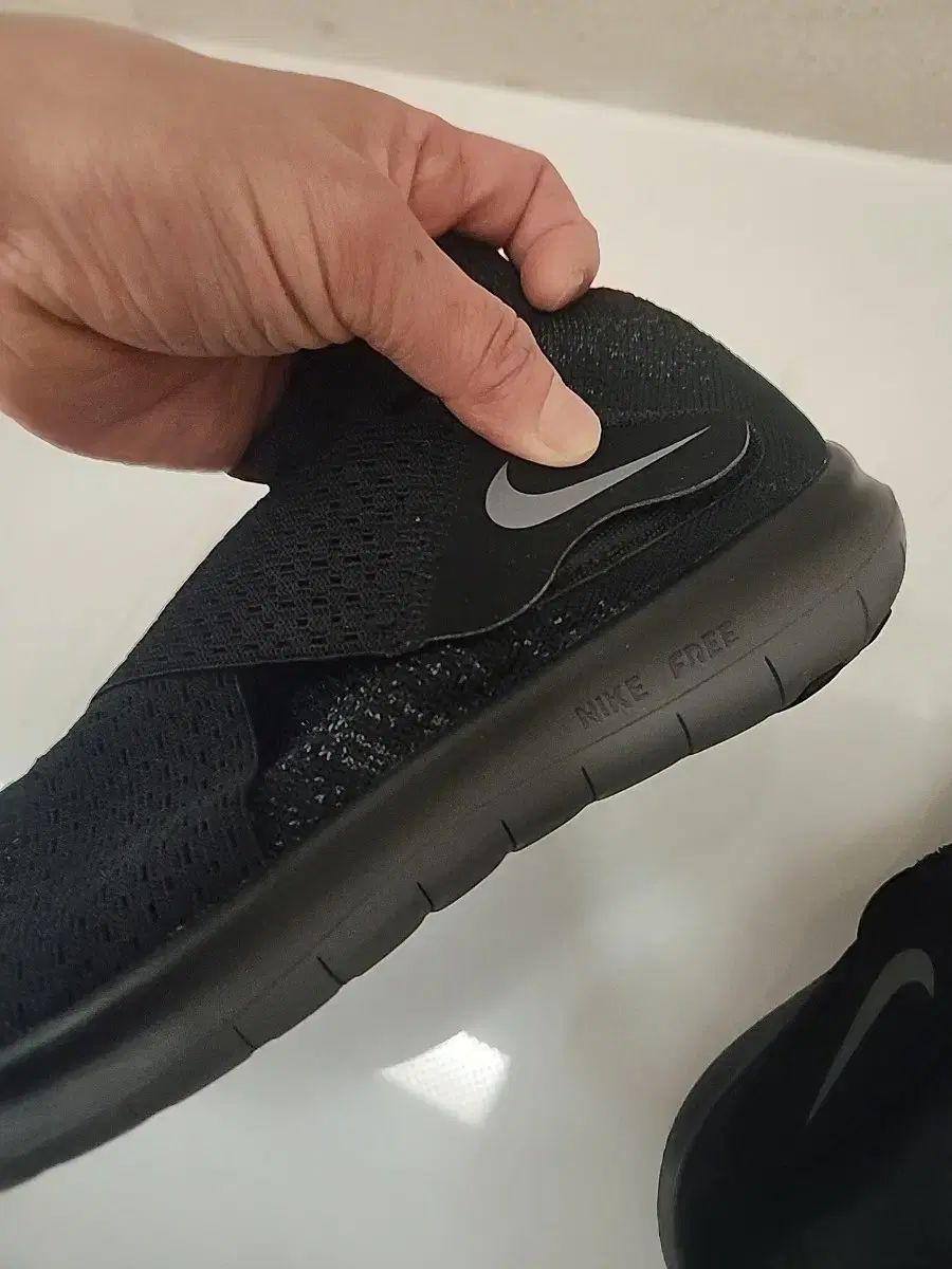 NIKE
