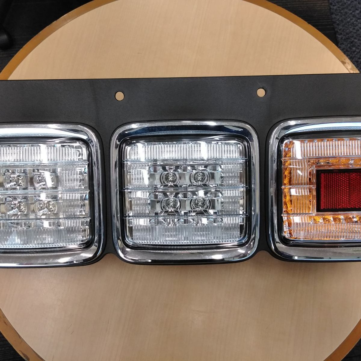 ICL LED3連テールランプ 右側のみ トラックテールランプ - メルカリ