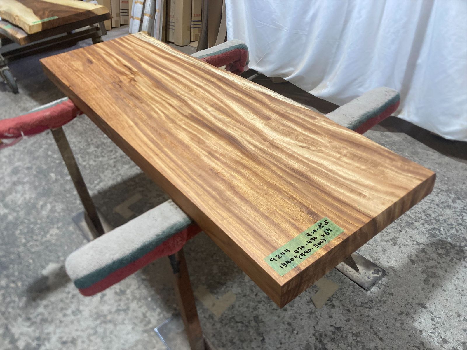 モンキーポッド9244 一枚板無垢 乾燥材 1540ｘ470-490ｘ67mm カウンター センターテーブル ダイニングテーブル