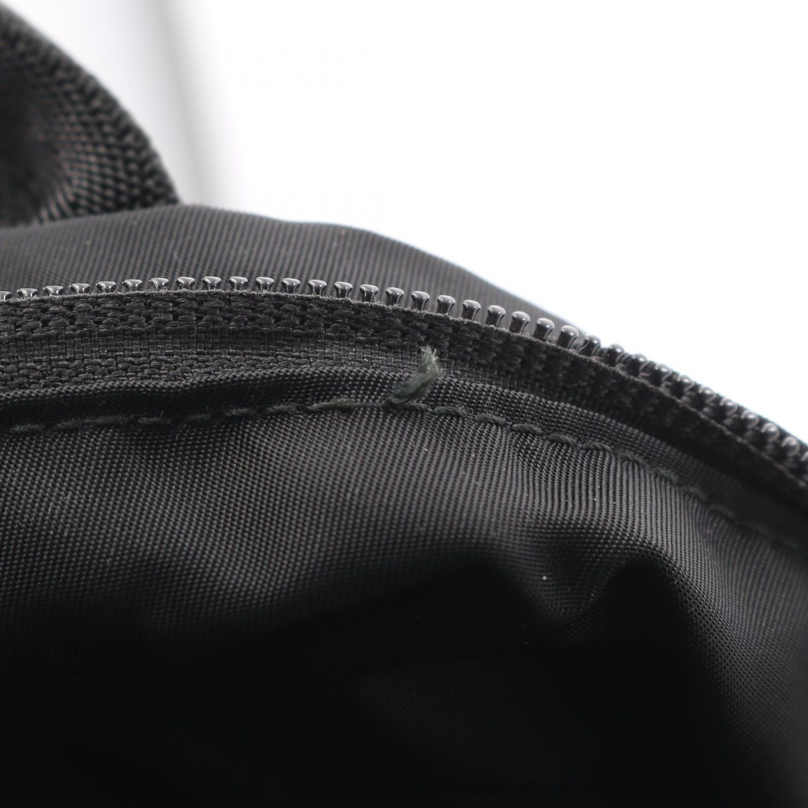 プラダ PRADA スリングバッグ 2VZ013 期間限定出品 PRADA(プラダ) / 2VZ013/ボディバッグ/スリングバッグ/リュック