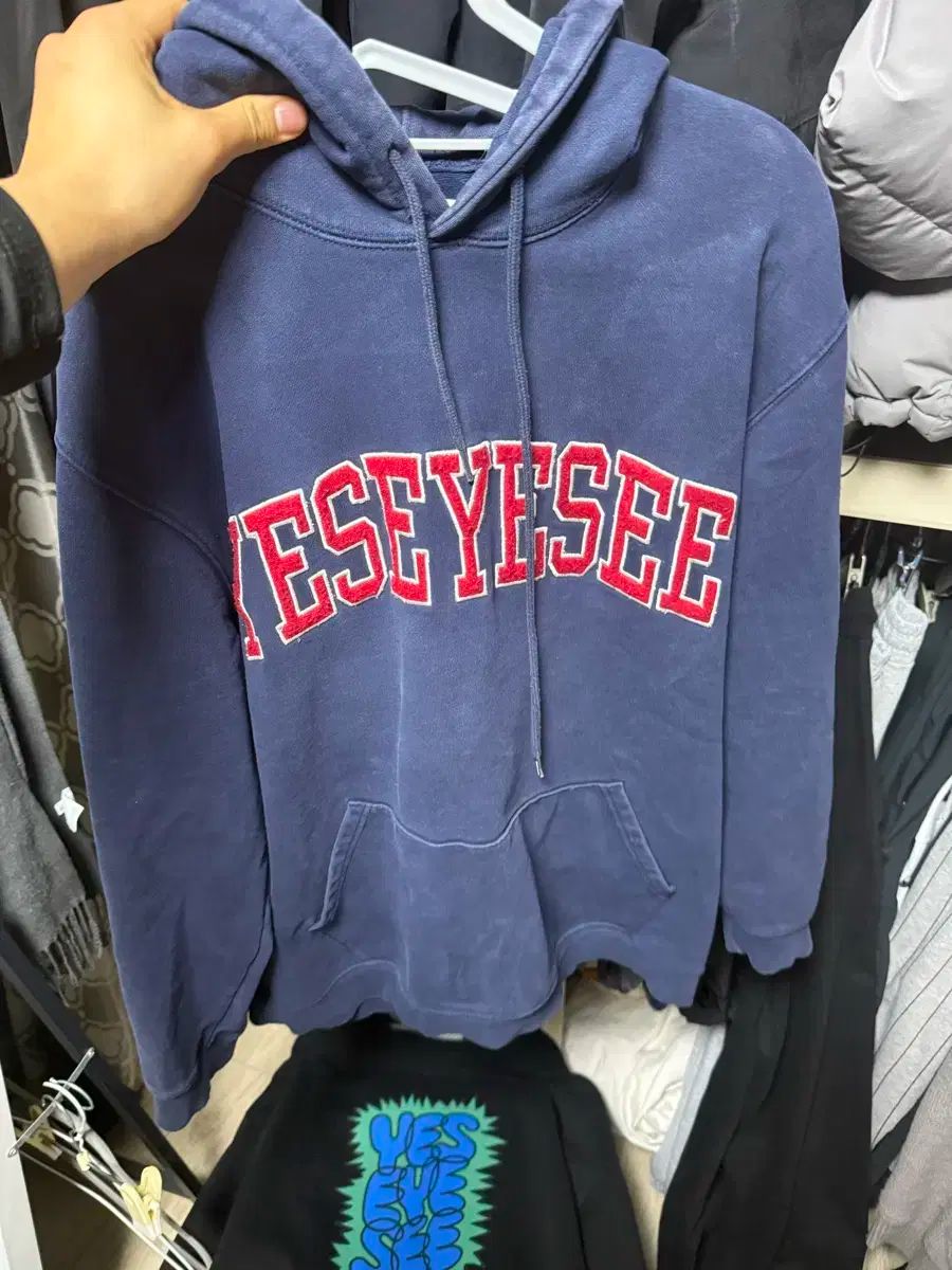YESESESEE XL フード付きTシャツ YESEYESEE(イェスアイシー)