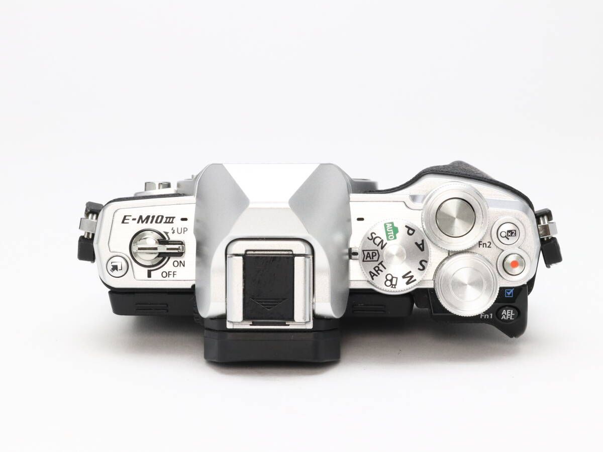 D (ジャンク) Olympus オリンパス OM-D E-M10 Mark III ボディ