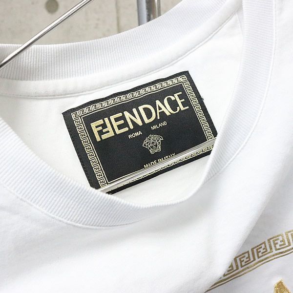 銀座店 フェンディ ヴェルサーチ 22SS FENDACE Tee 89947 - メルカリ