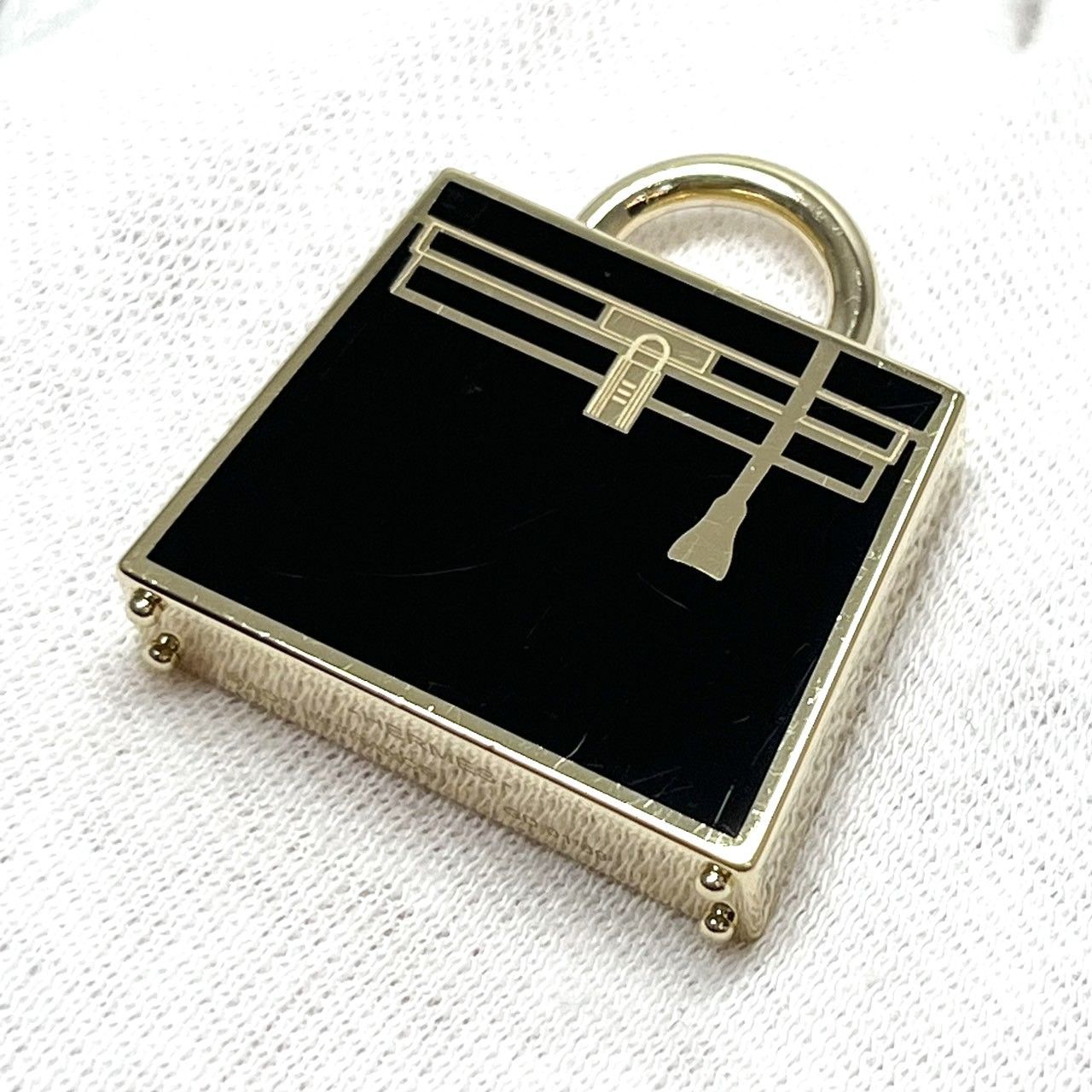値下げ!HERMES エルメス キュリオジテ ケリー メタル ラッカー 値下げ!HERMES エルメス キュリオジテ ケリー メタル ラッカー