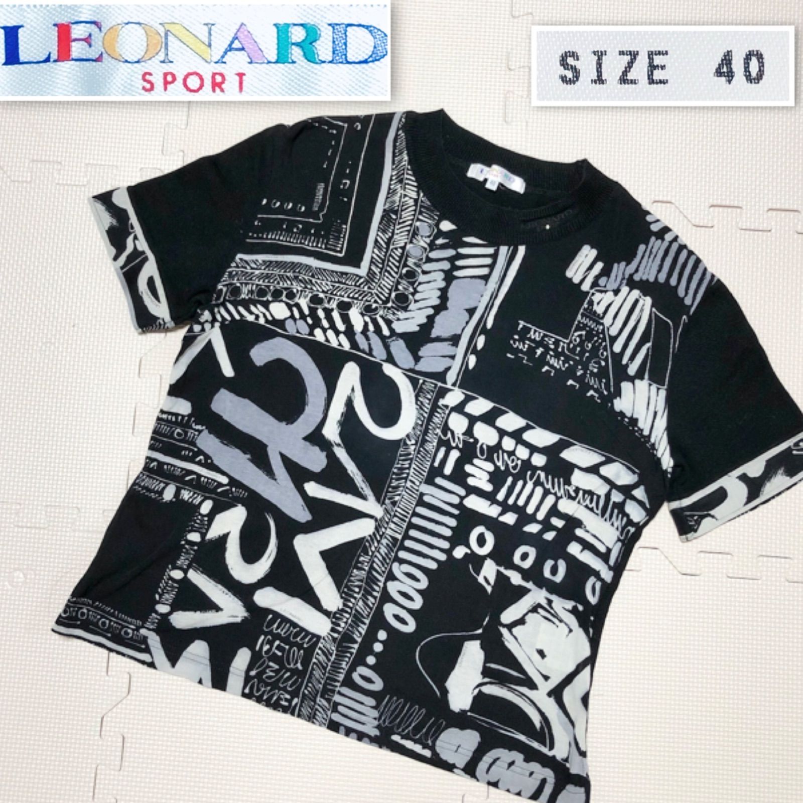 □極美品□LEONARD SPORT レオナールスポーツ サマーニットセーター ブラウス 半袖 size 40(サイズL相当) 文字柄 ポップアート  総柄 日本製 ブラック×ホワイト×グレー レディース コットン100%×ラインストーン 透け感部分あり - メルカリ