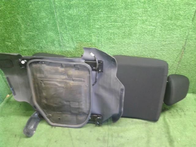 個人宅不可 離島不可 ハイゼット EBD-S331V ドライバーシート 運転席側 71430-B5320-C0 自社品番250462