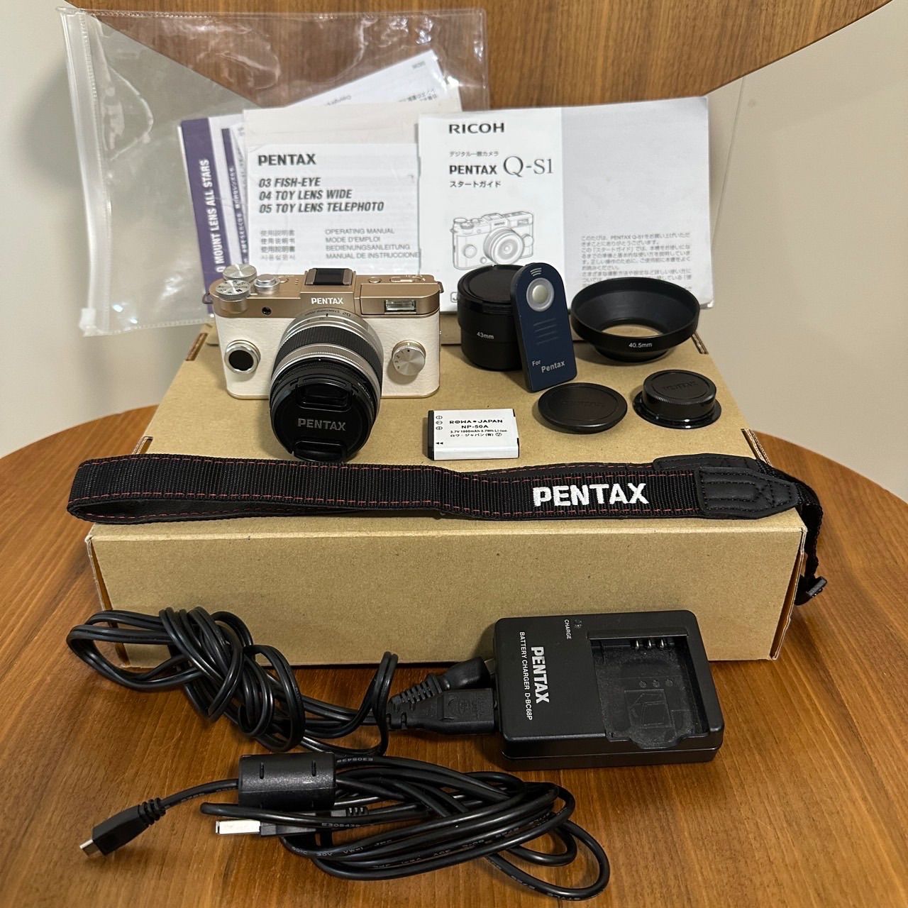 美品 PENTAX ミラーレス Q-s1 デジタル一眼 カメラ ゴールド 