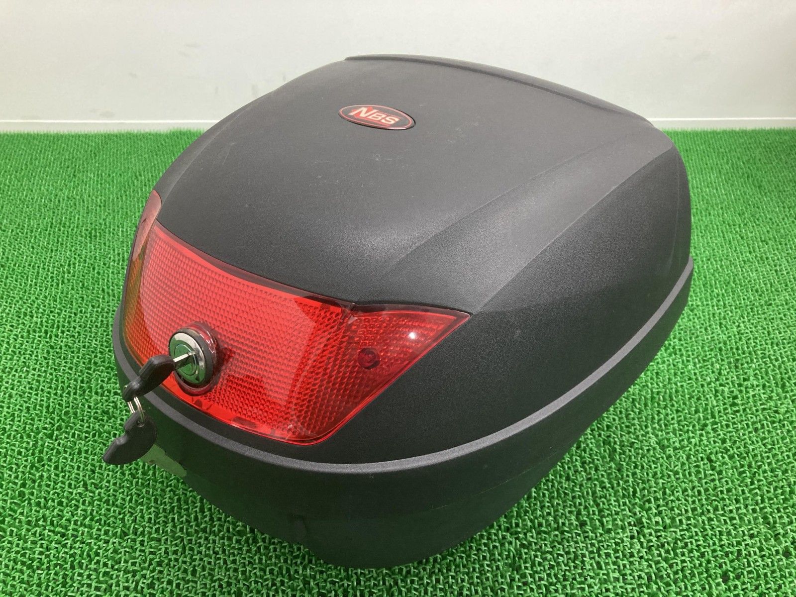 NBS製 トップケース 社外 バイク 部品 28L 鍵 ベース付き リアボックス テールボックス 割れ欠け無し 【中古】 89