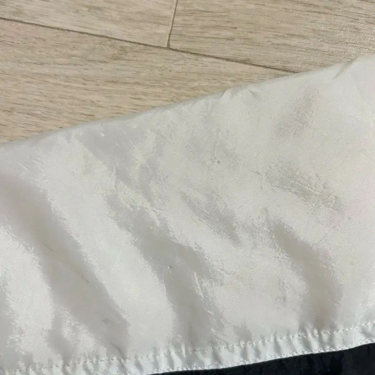 白
