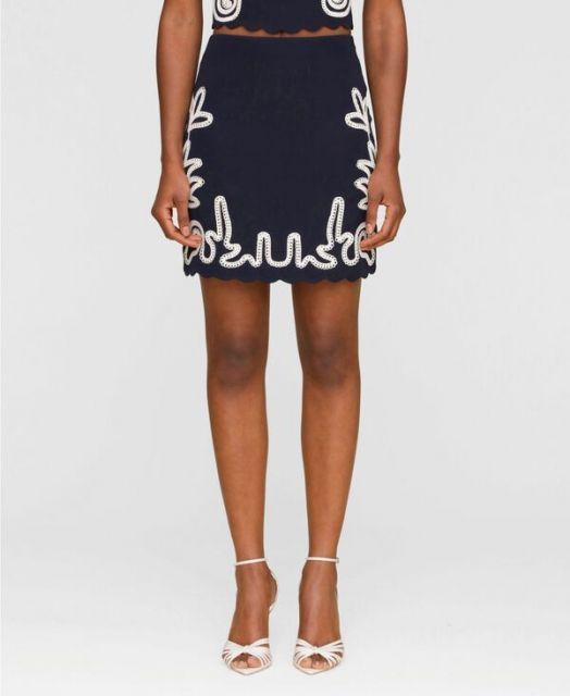 【送料無料】 アヴェックレフィーユ レディース スカート ボトムス Women's Embroidered Mini Skirt Navy Embroidery