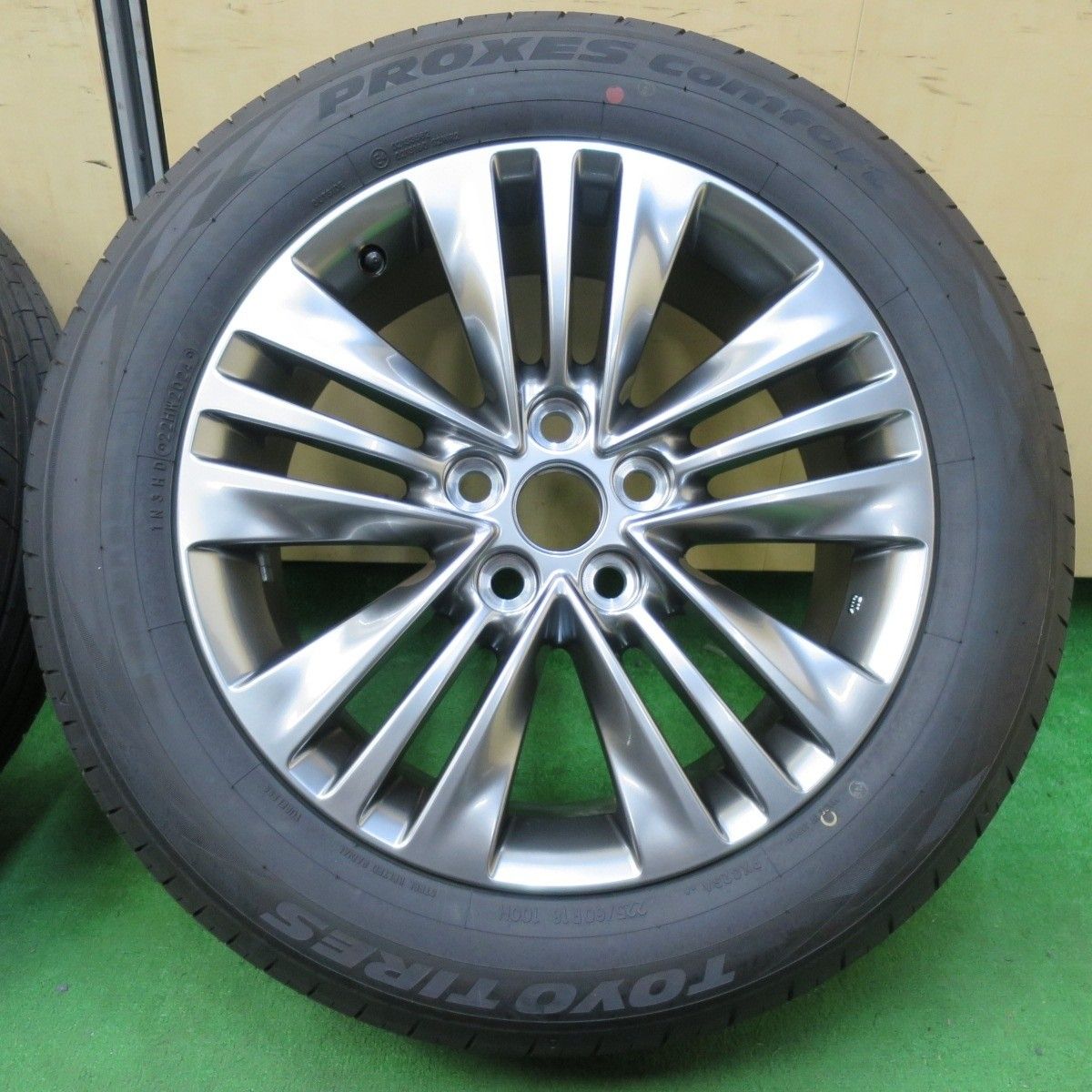 密度のある 新車外し 24年 トヨタ 40系 アルファード Zグレード 純正 225 60R18 トーヨー プロクセス comfort PCD120 5H 4072001イノ