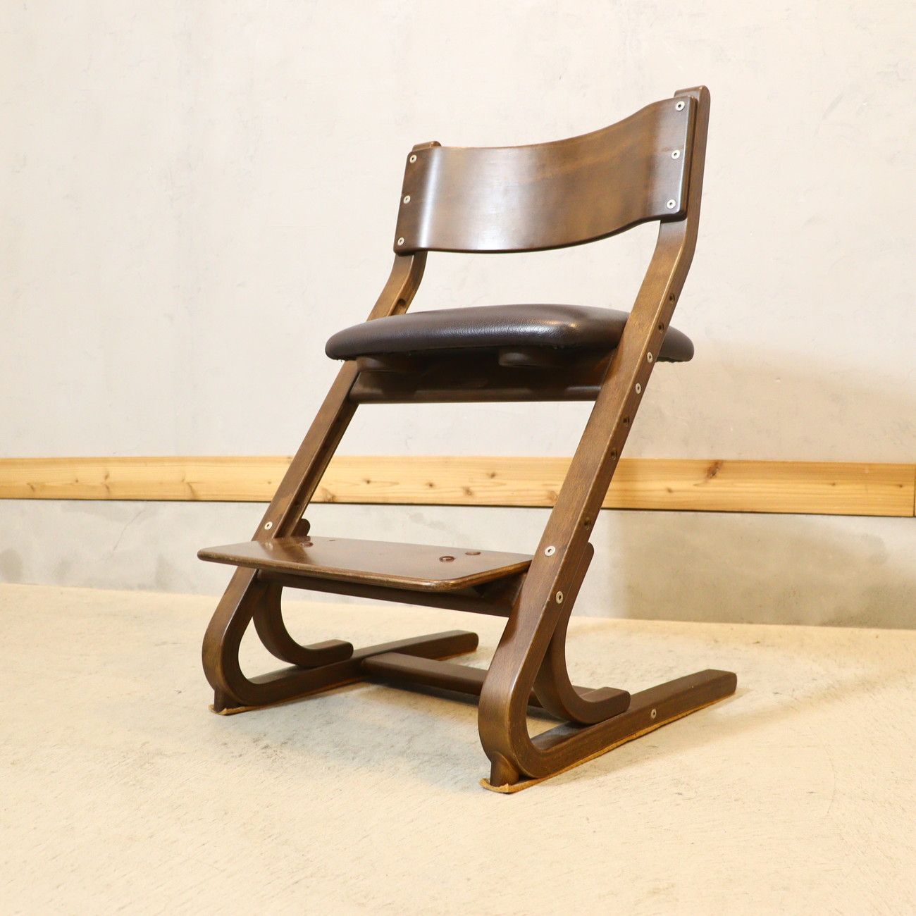 美品】 カリモク チターノ karimoku Chitano 子供用食堂椅子