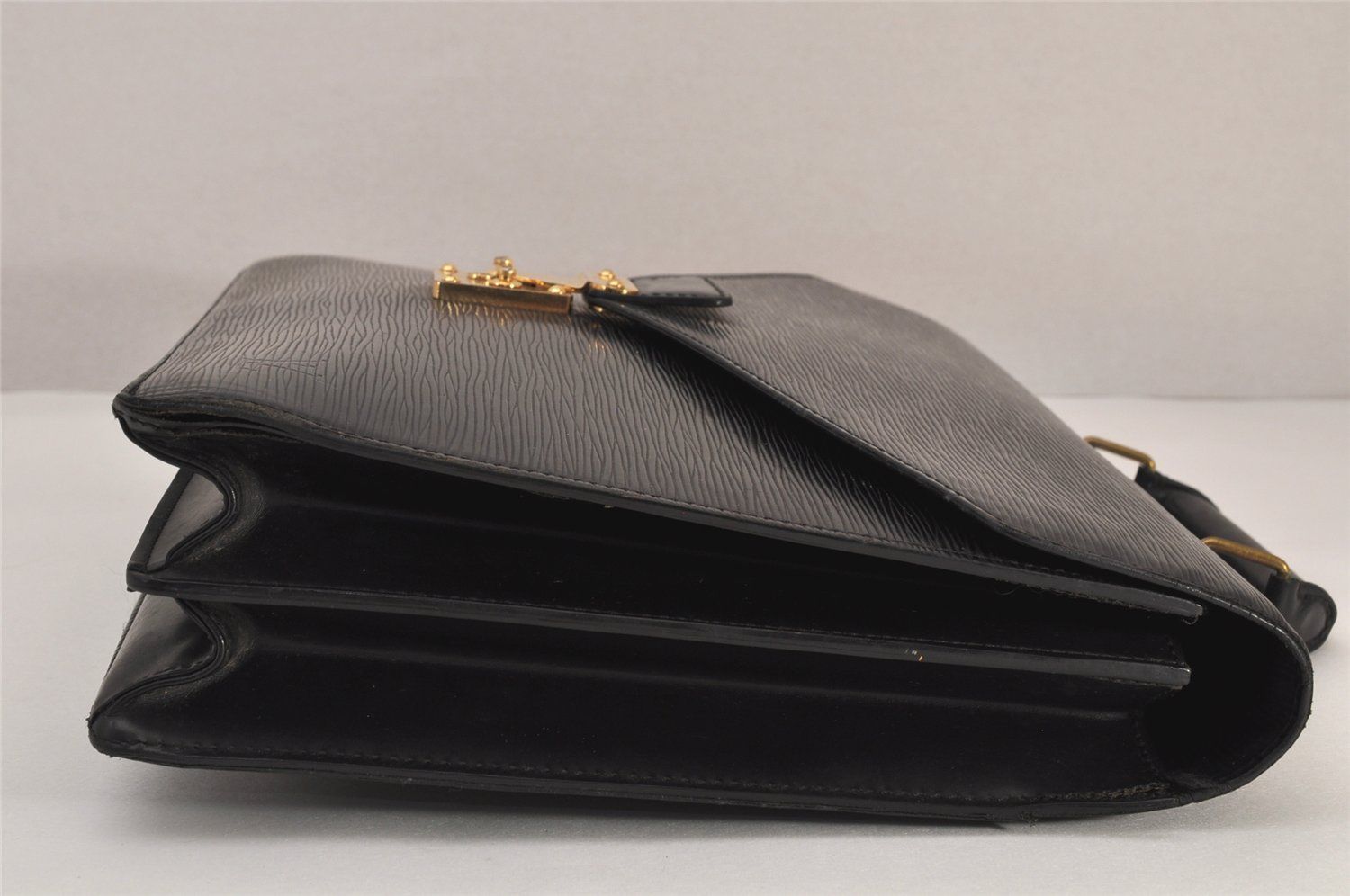 LOUIS VUITTON ルイヴィトン エピ セルヴィエット コンセイエ