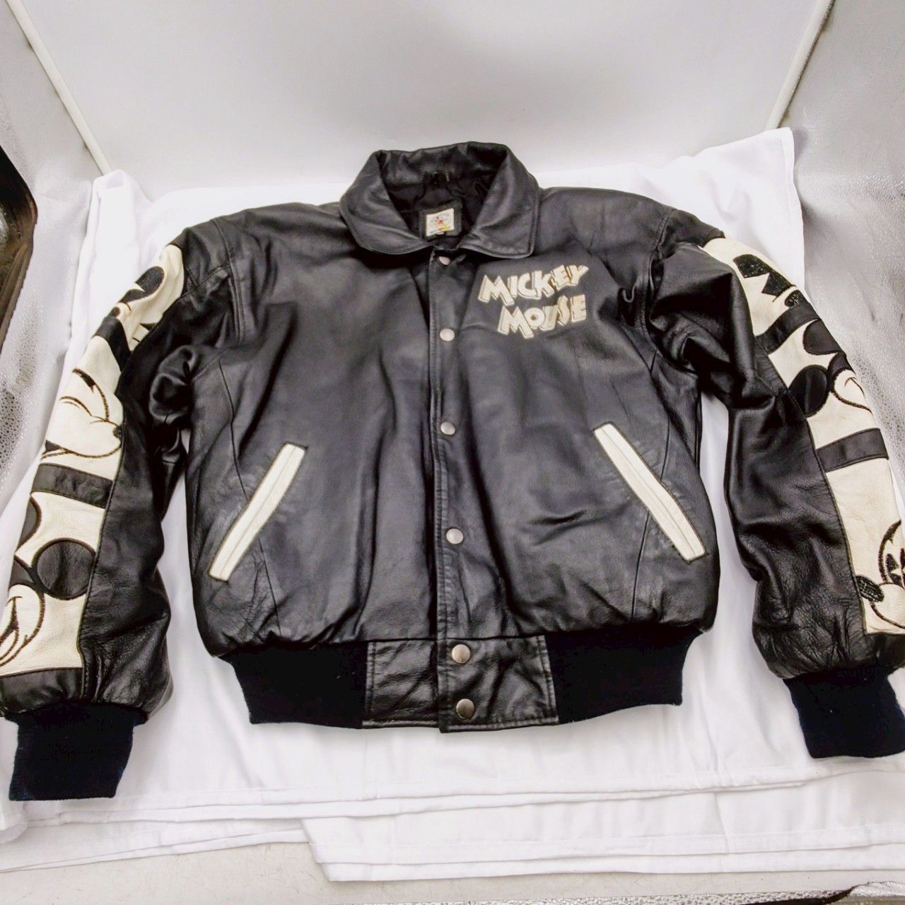 DISNEY STORE ディズニー レザースタジャン XL 紺白 USA製 DISNEY STORE ディズニー レザースタジャン XL 紺白 USA製