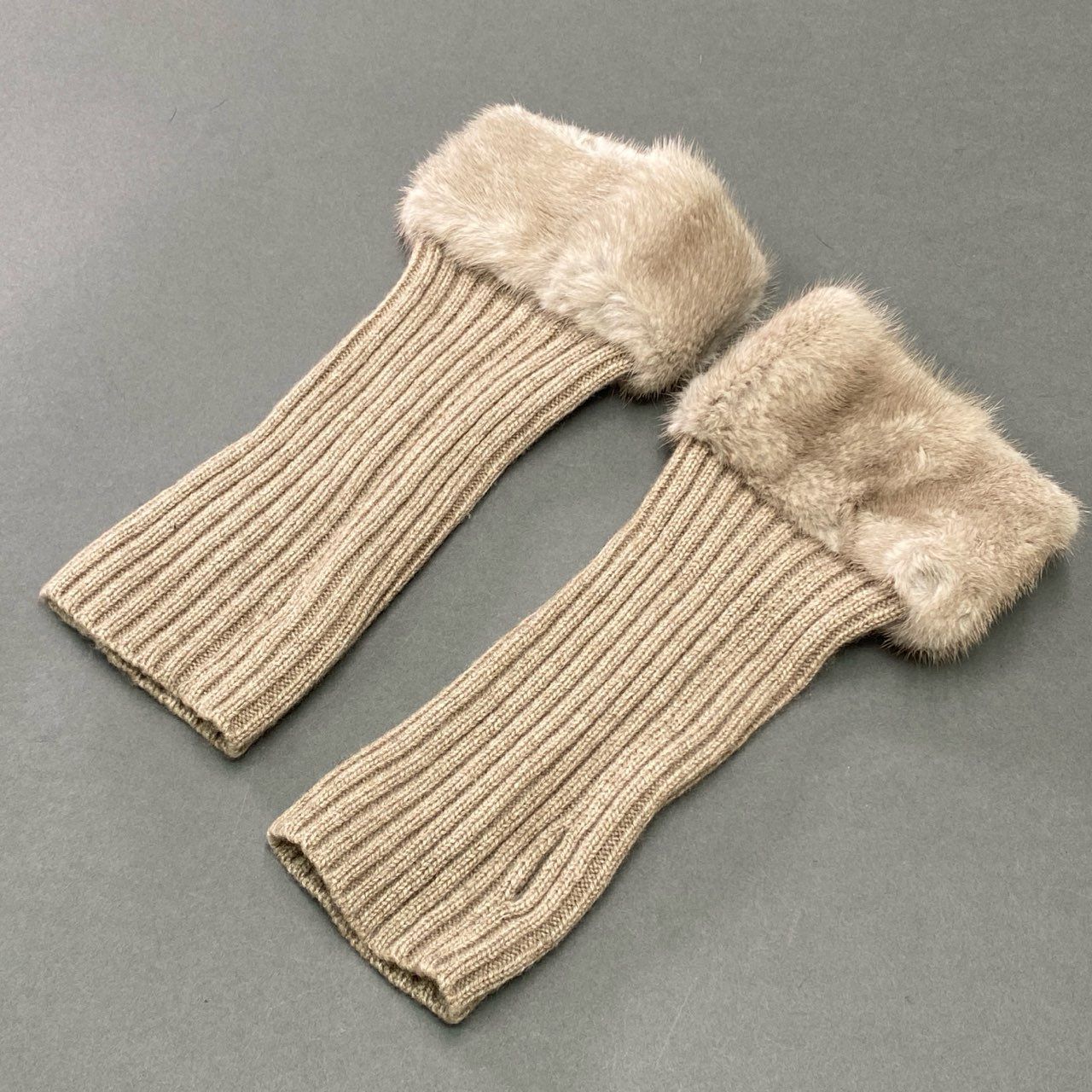 マックスマーラ オシャレな皮手袋&ファ⁻付 ☆ 来年の冬にいかが