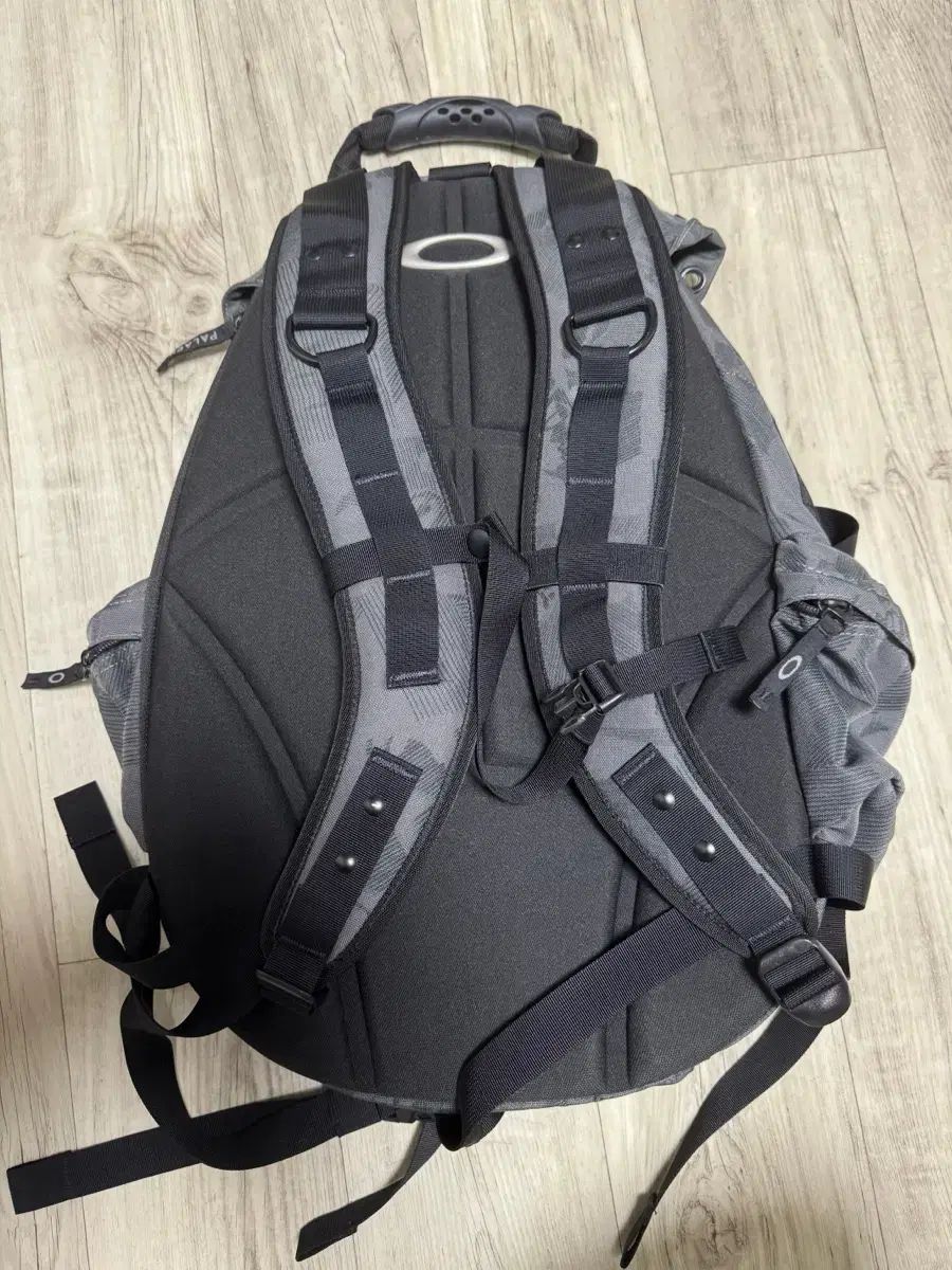 23ss 宮殿 OAKLEY オークリー 頭蓋骨 アイコンパック グレー ブラック リュック リュックサック
