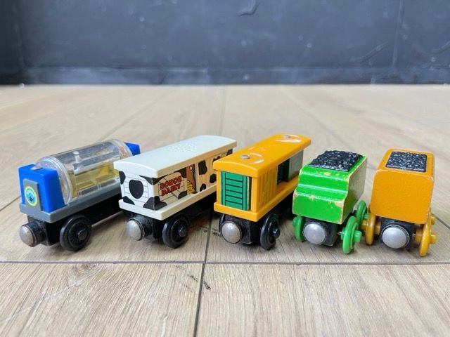 処分価格‼️早い者勝ち‼️ トーマス 木製レール 大量 まとめ売り 並行輸入希少品 きかんしゃトーマス 木製レールシリーズ 大量まとめて 【中古