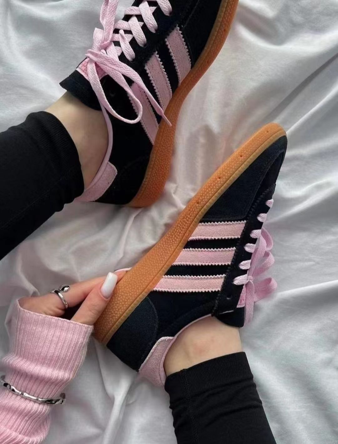 新品 adidas ハンドボール スペツィアル Handball Spezial レディース スニーカー Core Black/Clear Pink/Gum