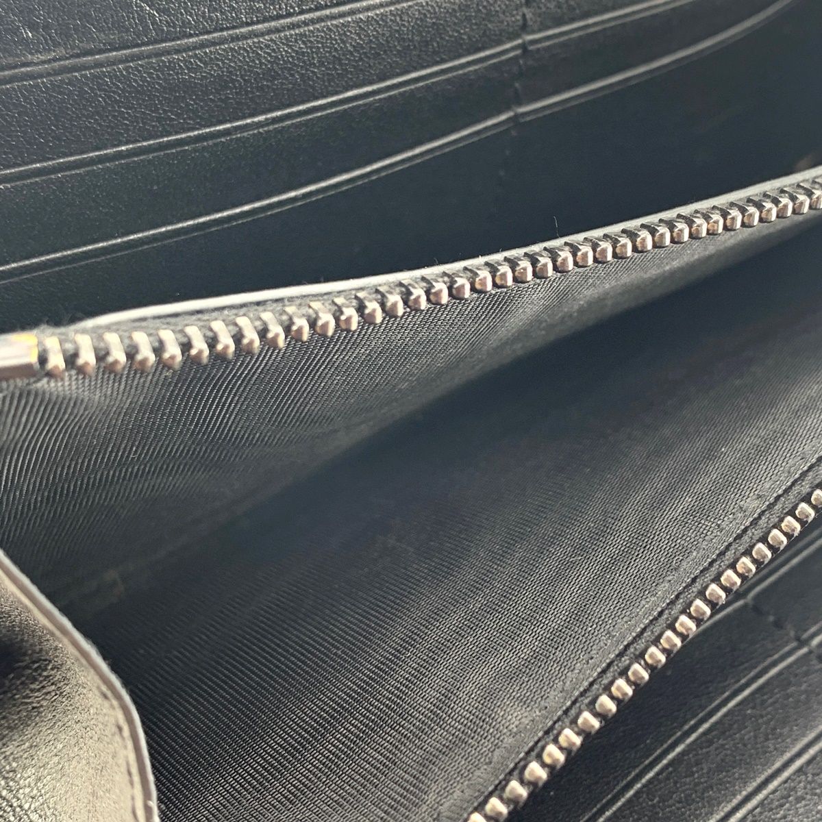 楽天市場】【中古】 Saint Laurent サンローラン メンズ財布 ルモノグラム ジップアラウンドウォレット（エンボスレザー） 23008653  NT : 歌舞伎屋 X シルバーバンク