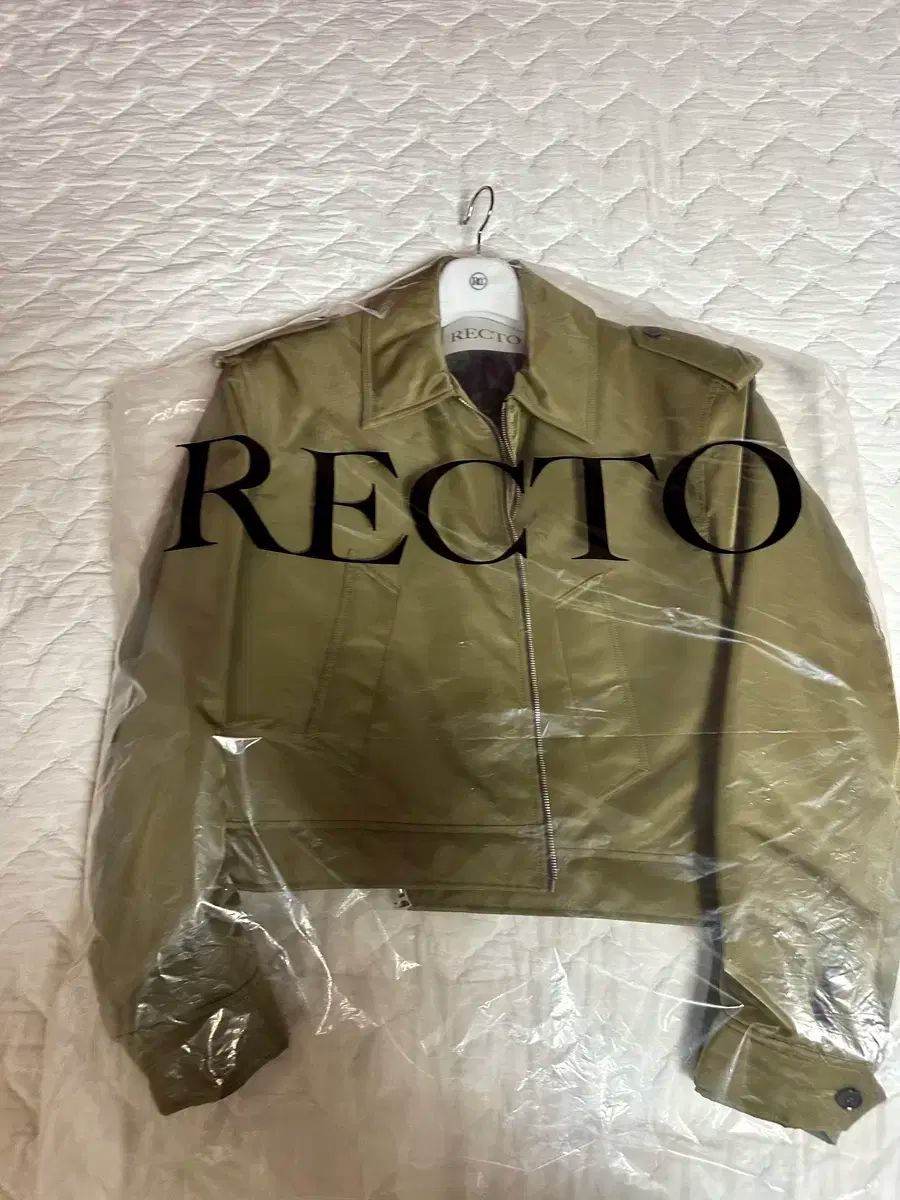 【雷市場（ポンジャン）商品韓国直送】RECTO(レクト) ボンバー オリーブ M サイズ