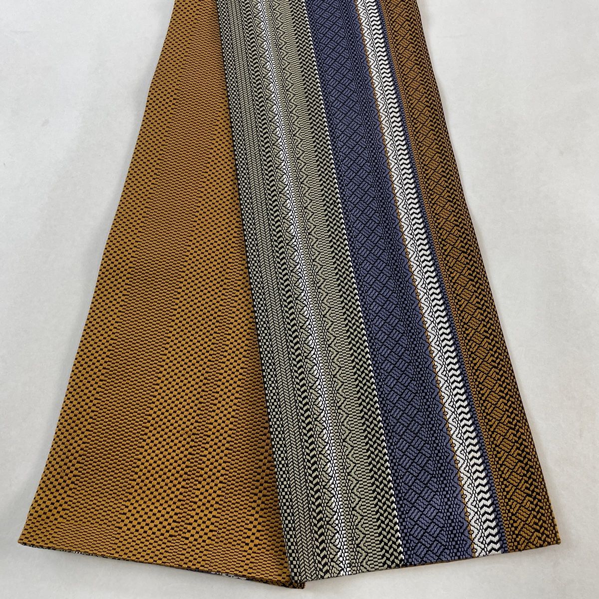 半幅帯 名品 証紙 博多織 縞 菱 草木染 黄土色 正絹 【中古】 - メルカリ 