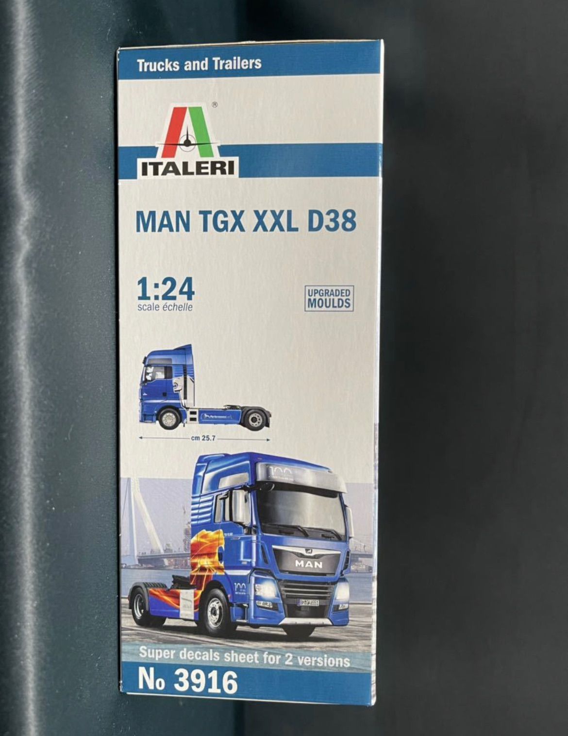 デコトラ‼️1/24 イタレリ・MAN TGX XXL（未組立品）