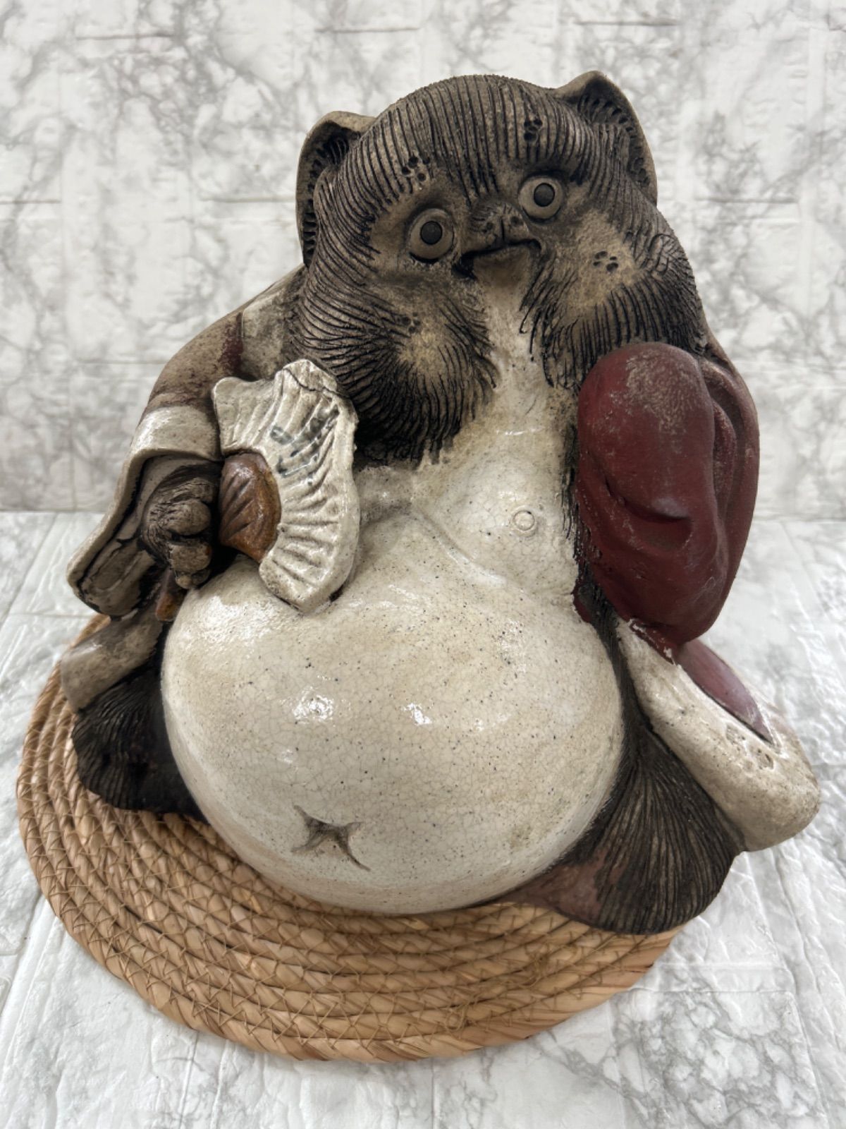 福々ひねりたぬきの陶器置物 傘と酒樽付き❣️縁起物 □引取限定・豊田