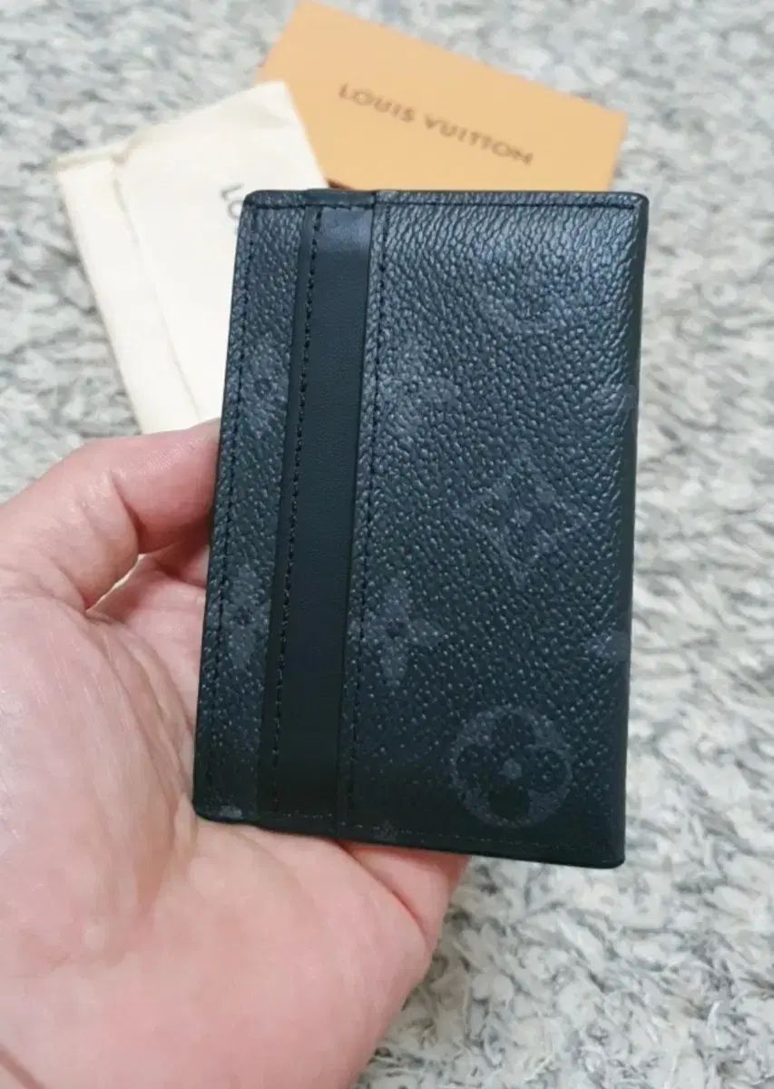 ルイヴィトン ダブル カード ホルダー モノグラム エクリプス 製品