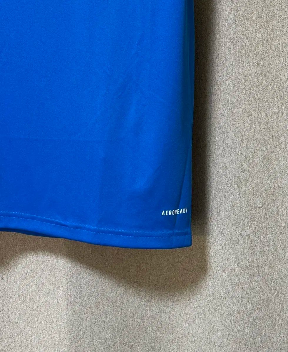 adidas アディダス