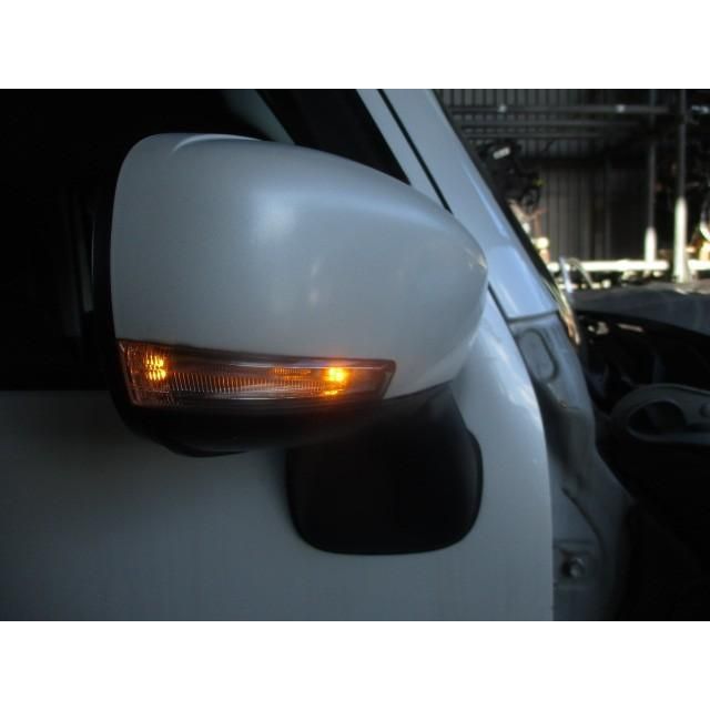 右サイドミラー