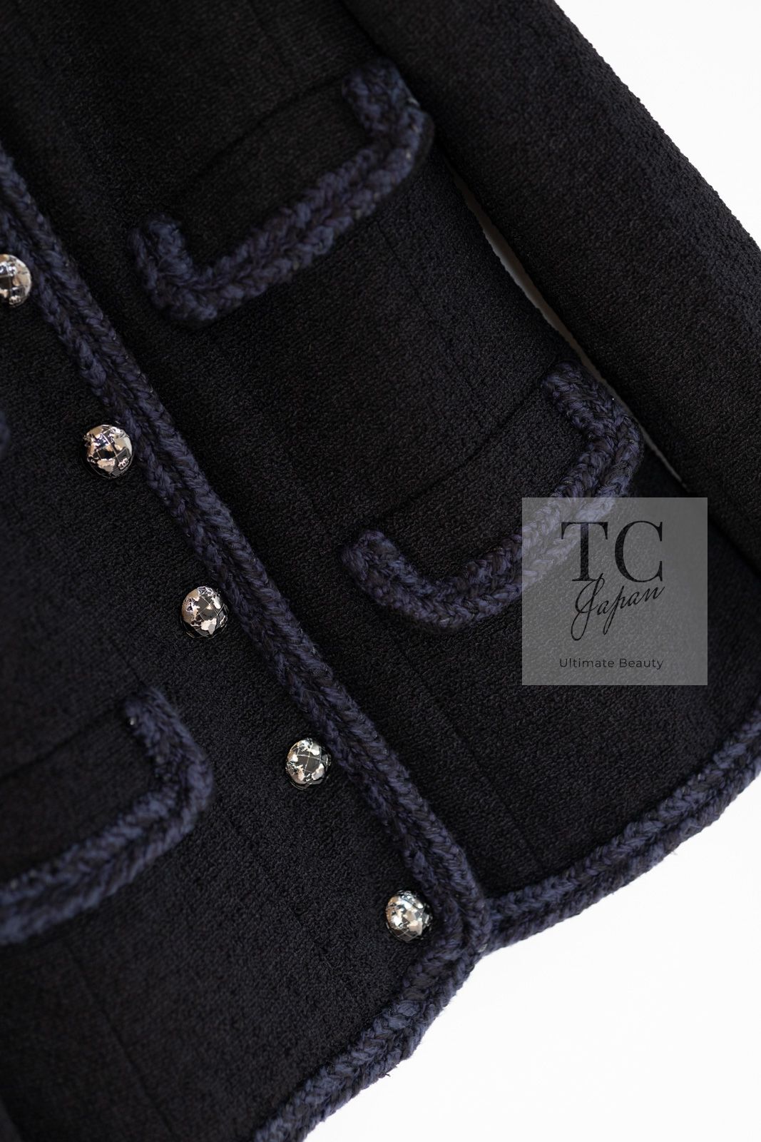 限定額装品/シャネル プリント ブラック ジャケット Uma Thrman Jacket - Embroidered tweed, black, white, silver & pink
