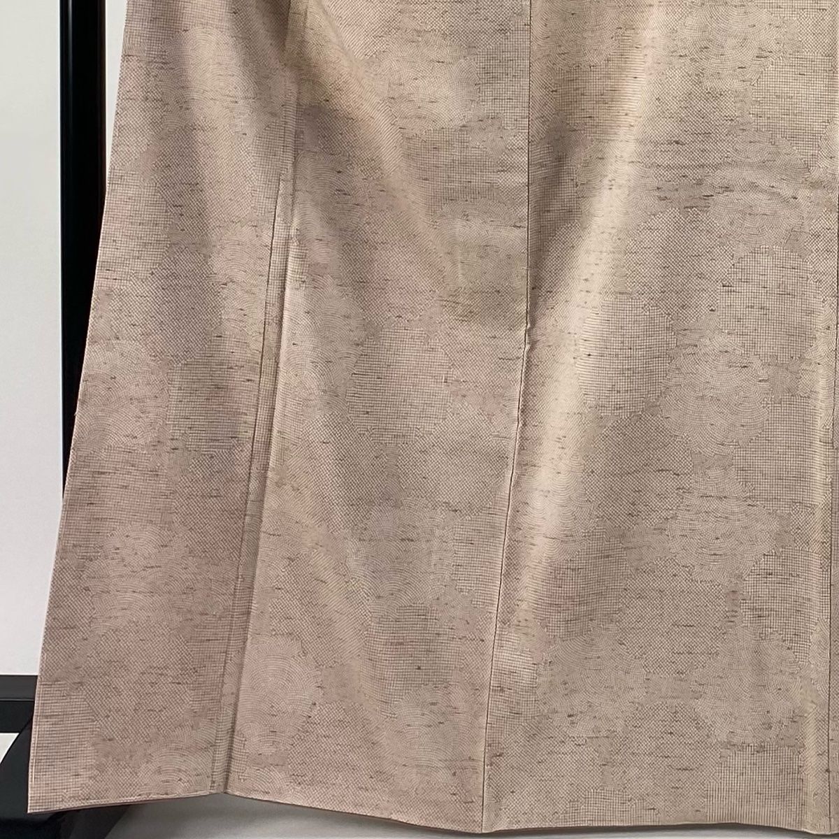 江戸小紋 身丈167cm 裄丈66.5cm M 袷 牛首紬地 落款 証紙 雪輪 鮫 ピンクベージュ 正絹