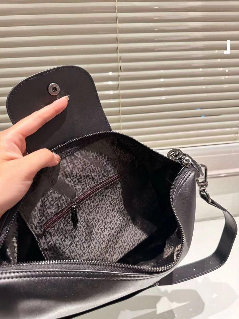 大人気❤LONGCHAMP 新作 カーフスキン サイドバッグ ショルダー