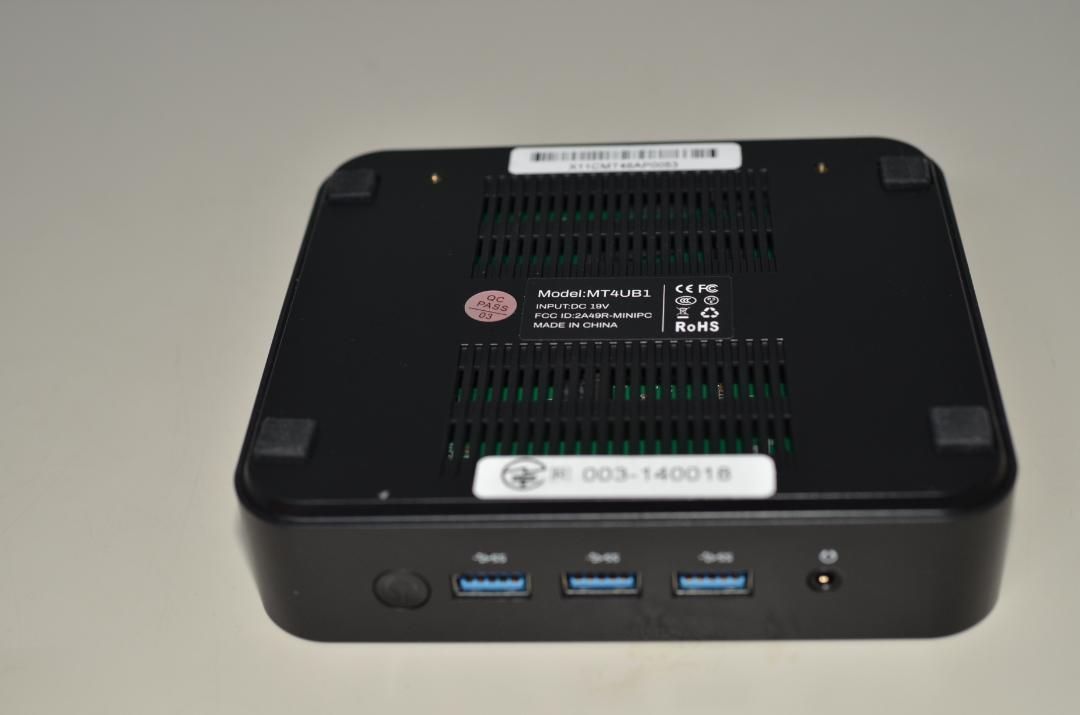 中古美品 MINISFORUM ミニPC MT4UB1 メモリ4GB ストレージ64GB