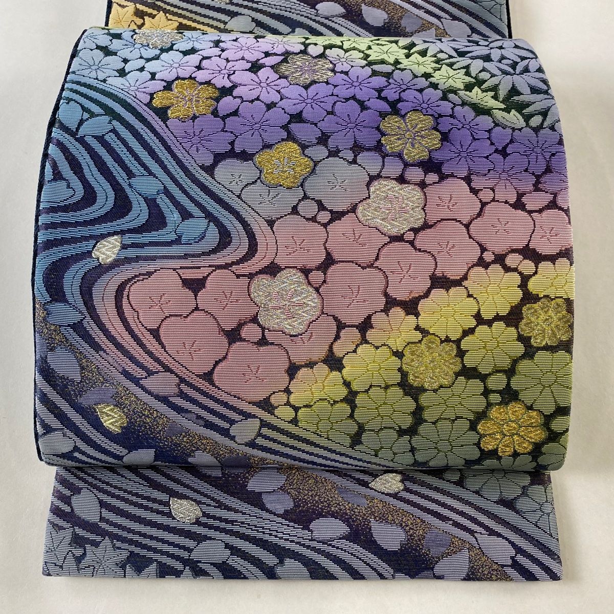 新しい 袋帯 逸品 じゅらく 落款 金華山織 ひびき 鈴乃屋 草花 流水 金 着物・浴衣