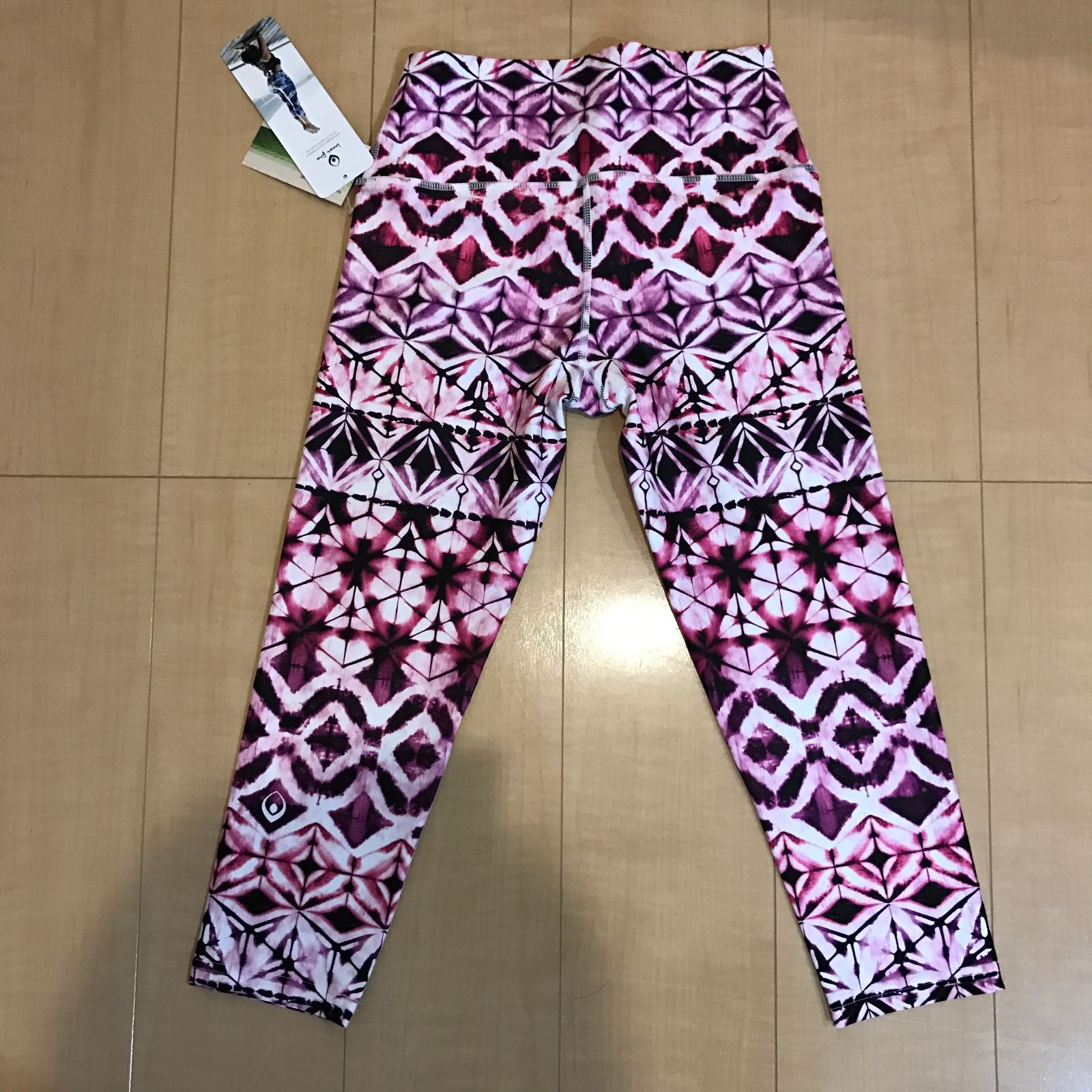 JOURNEY柄【新品】inner fire ヨガレギンスカプリ丈 inner fire ヨガレギンスカプリ丈 JOURNEY柄 - メルカリ
