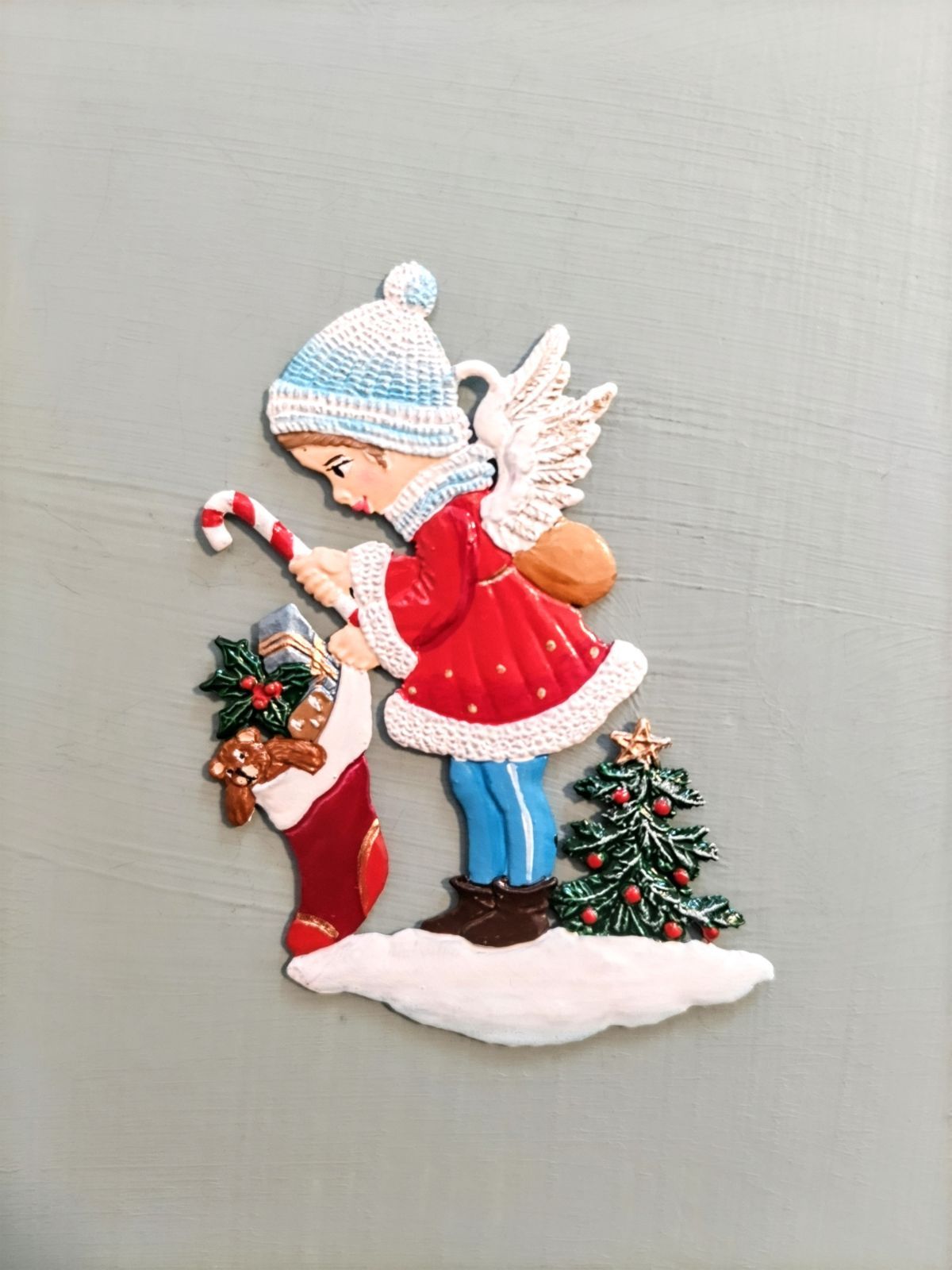 ドイツ工芸品　ギフトの靴下を持つ天使B 錫飾り　クリスマス飾り　ドイツ雑貨　オーナメント