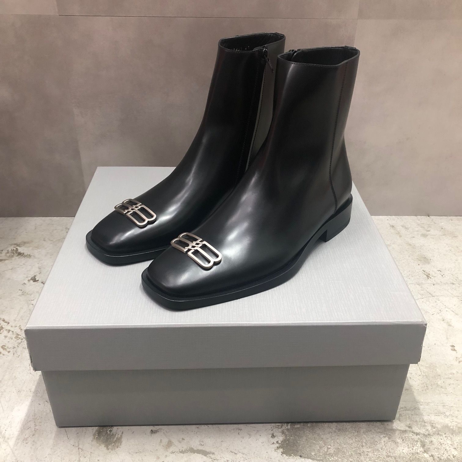 新品 BALENCIAGA FLAT RIM BOOTIE 721641 BBロゴ レザー サイド