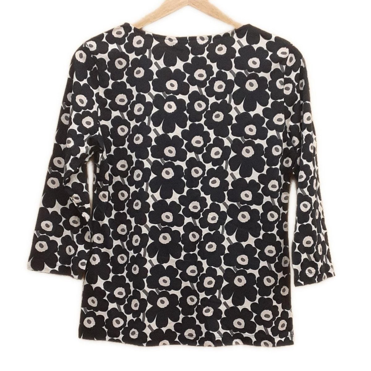 marimekko◆半袖カットソー/S/レーヨン/BLK/花柄/52183-1-45838 marimekko(マリメッコ) / 半袖カットソー/S/レーヨン/BLK/花柄