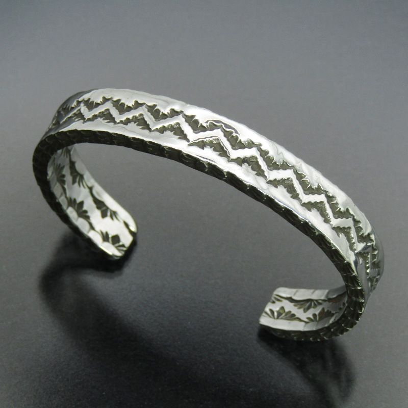 Sunshine Reeves ナバホ族 バングル 4面スタンプワーク サンシャインリーブス ヘビーゲージ ブレスレット 80007176